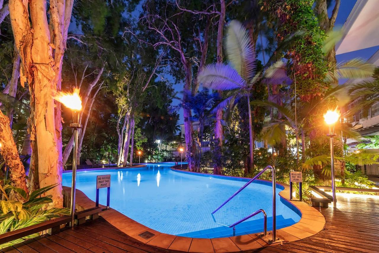 Palm Cove Beachside Apartments - Pool And Garden Views Exterior photo