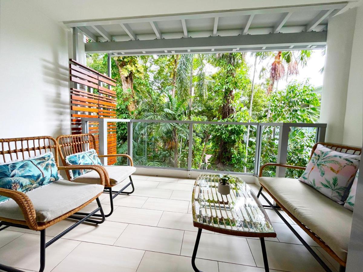 Palm Cove Beachside Apartments - Pool And Garden Views Exterior photo