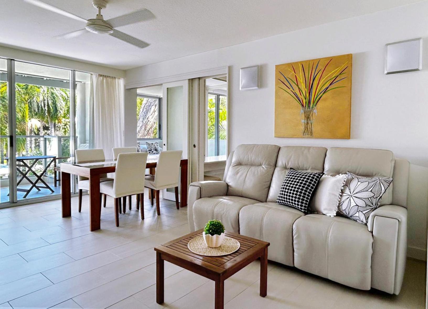 Palm Cove Beachside Apartments - Pool And Garden Views Exterior photo