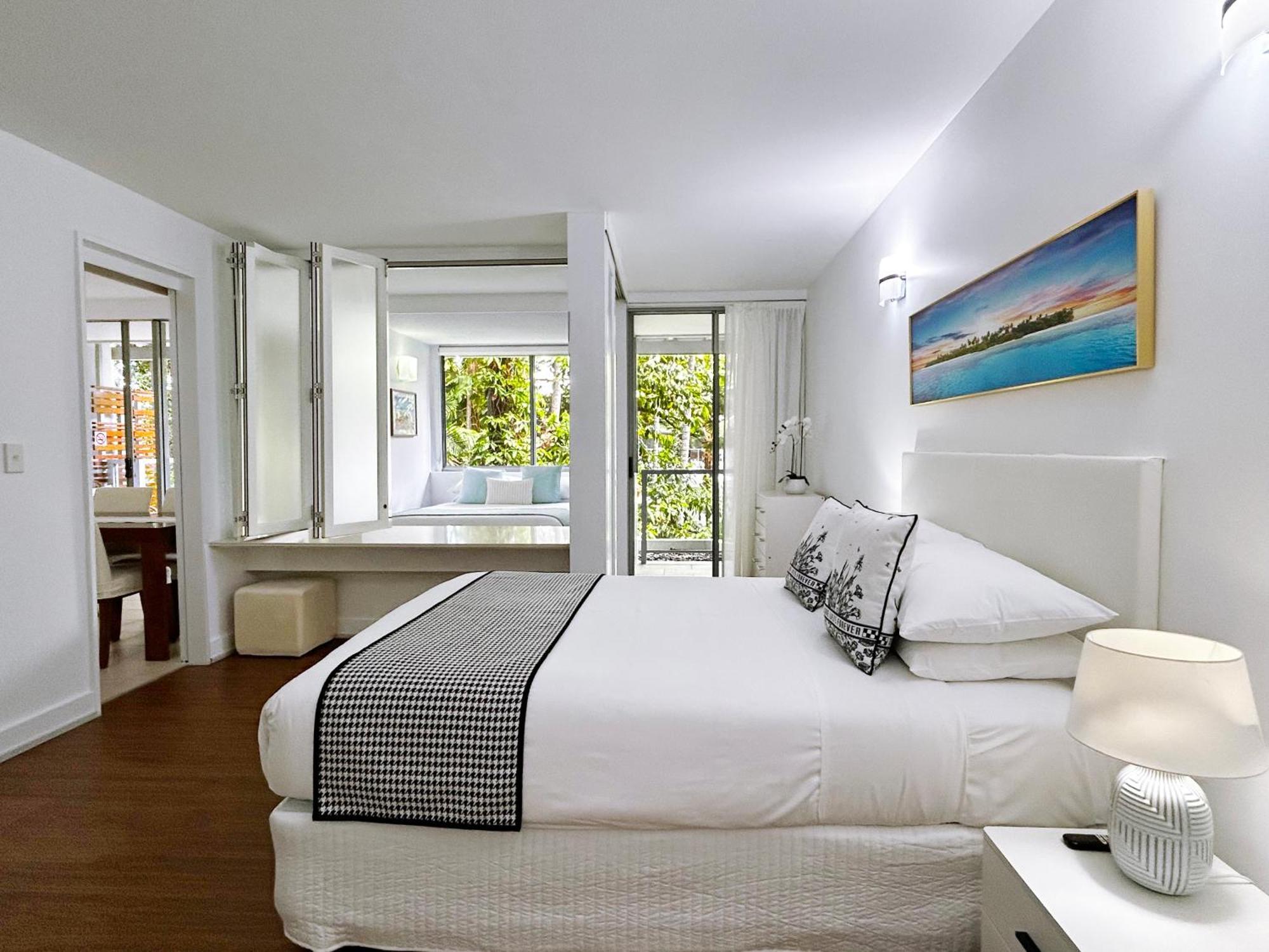 Palm Cove Beachside Apartments - Pool And Garden Views Exterior photo