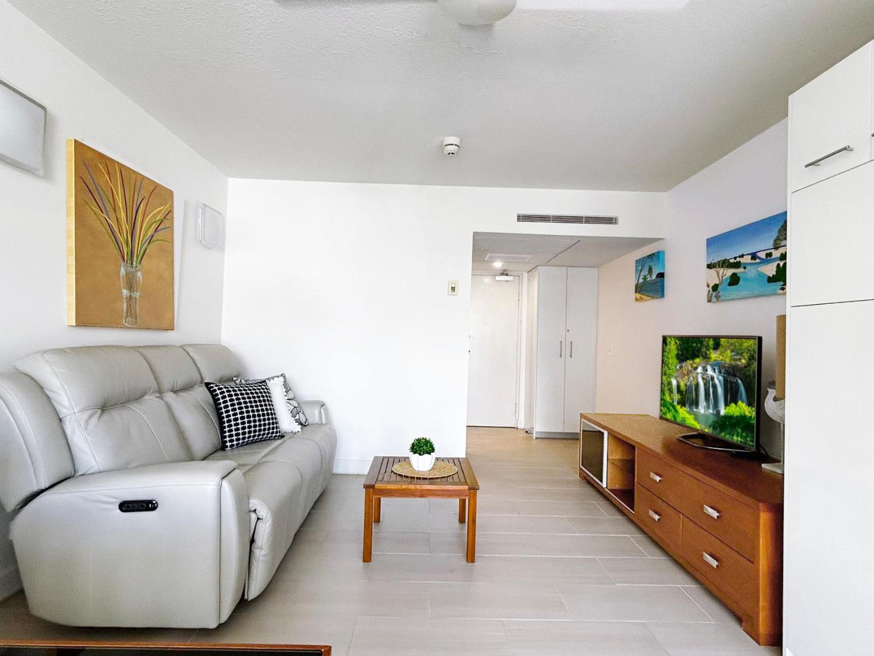 Palm Cove Beachside Apartments - Pool And Garden Views Exterior photo